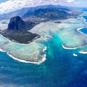Helikopterflug über den berühmten Unterwasser-Wasserfall
